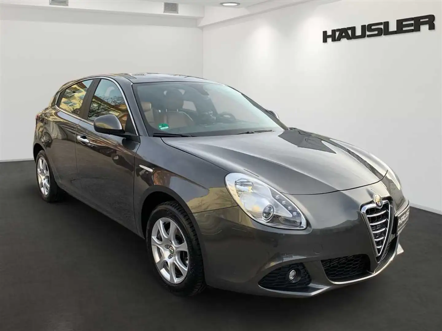 Alfa Romeo Giulietta 1.4 T Automatik Leder Panoramadach PDC Bluetooth Grau - 2