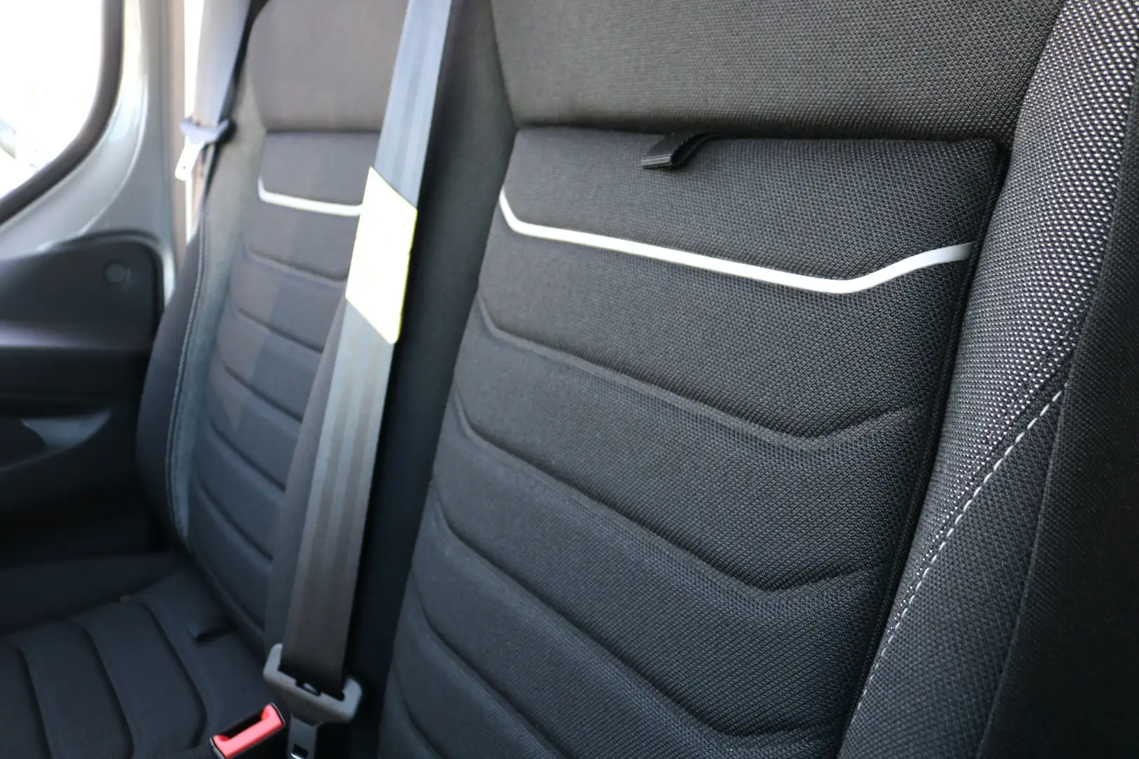 Iveco Daily 40C18 3.0 Automaat Meubelbak met Laadklep Automaat Grijs - 2