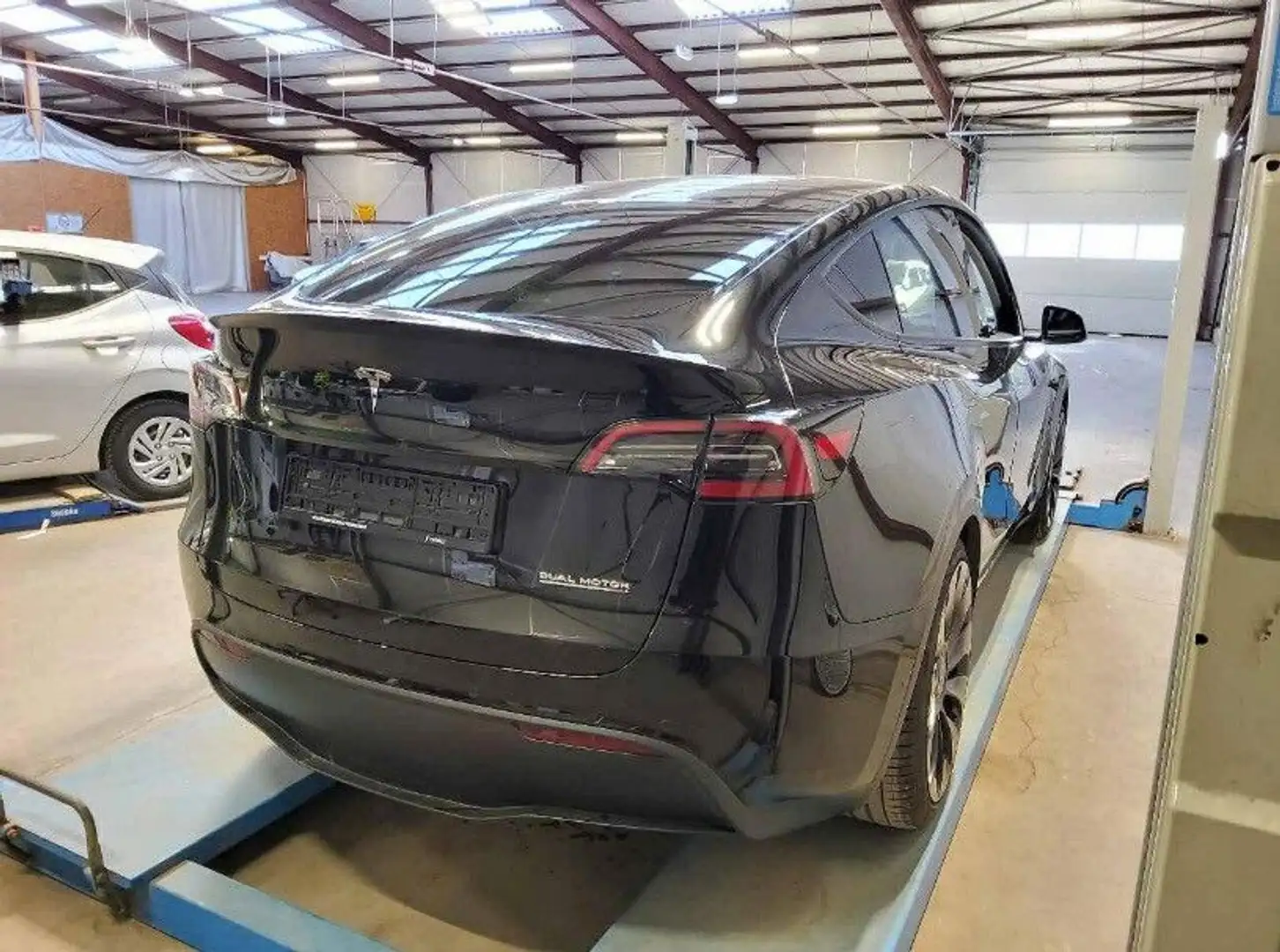 Tesla Model Y Performance Dual 21" Autopilot Wärmepump Schwarz - 2