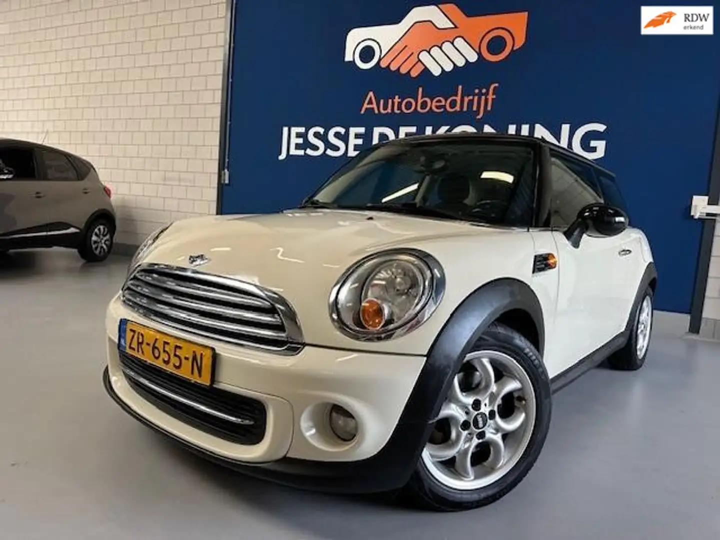 MINI Cooper Mini 1.6 Pepper/bj.2011/ kleur: creme/ airco/sport - 1