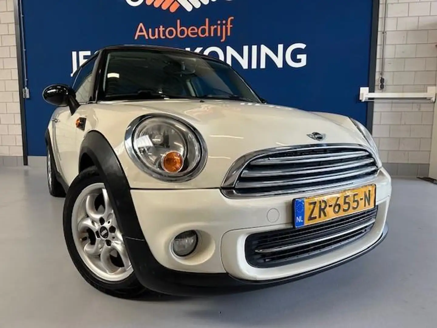 MINI Cooper Mini 1.6 Pepper/bj.2011/ kleur: creme/ airco/sport - 2