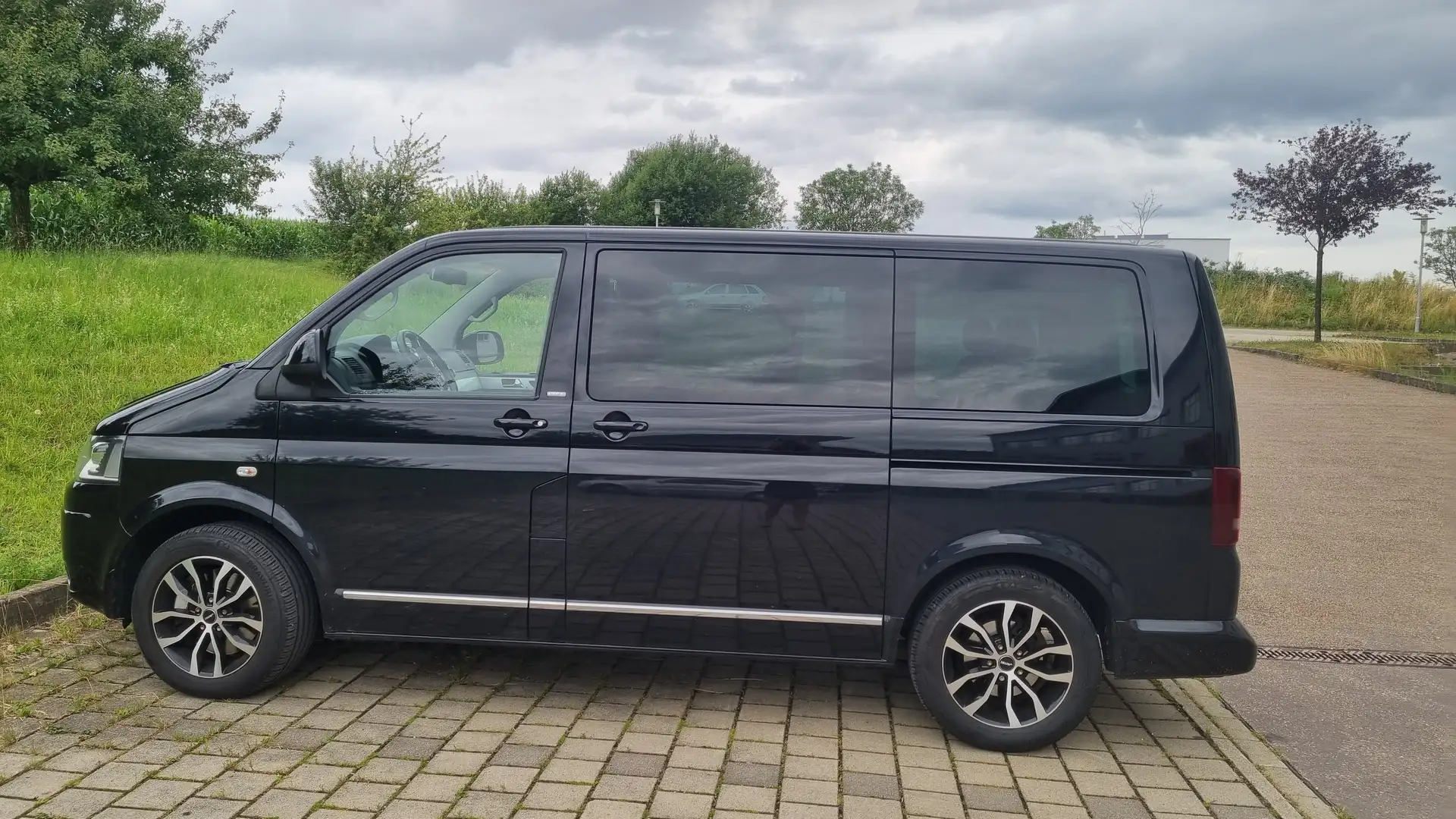 Volkswagen T5 Multivan bluemotion technology Schwarz - 1