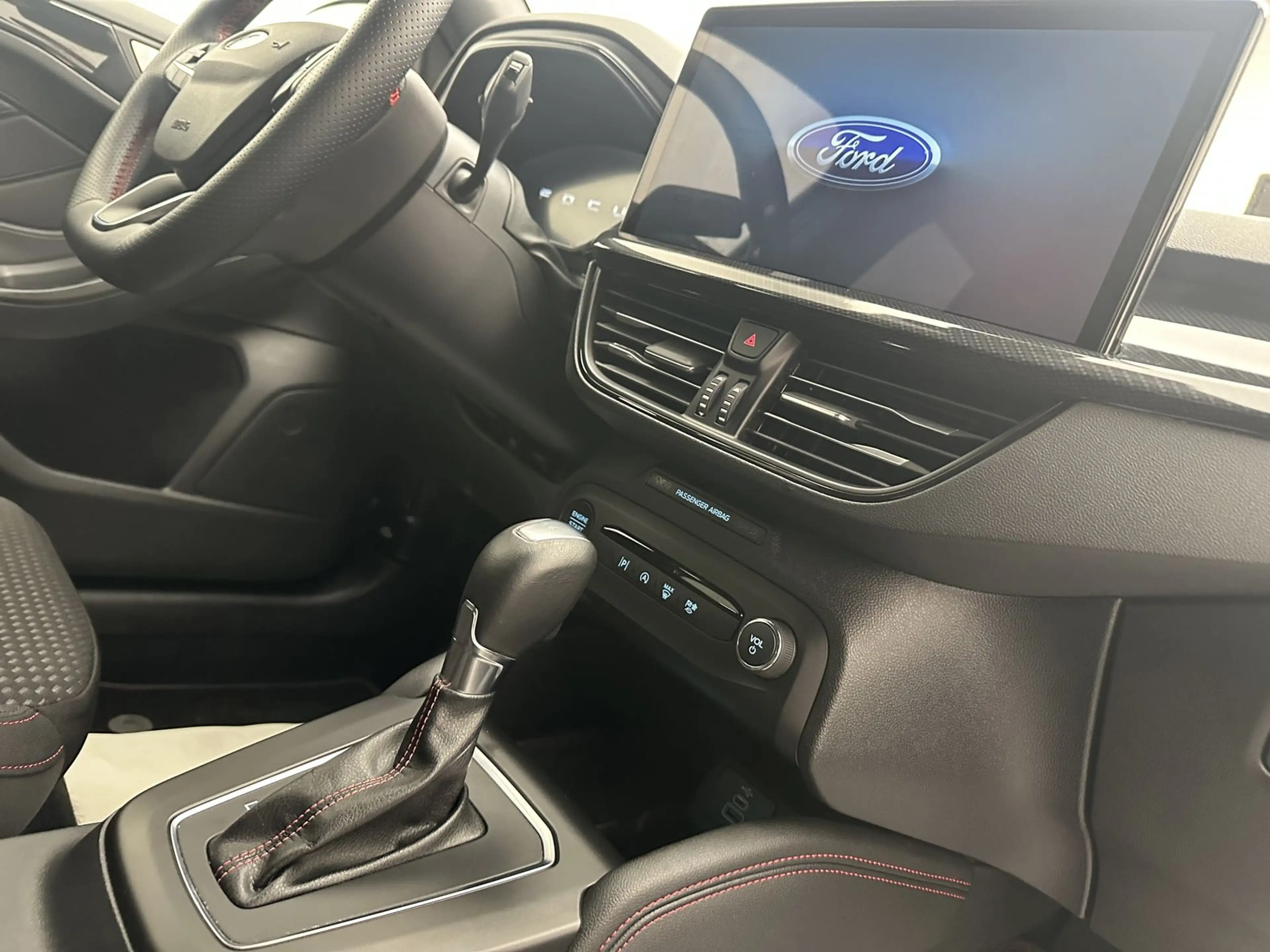Ford Focus ST-Line X "1 HAND-NAVI-CAM-MULTI-PDC-LED" — photo 11