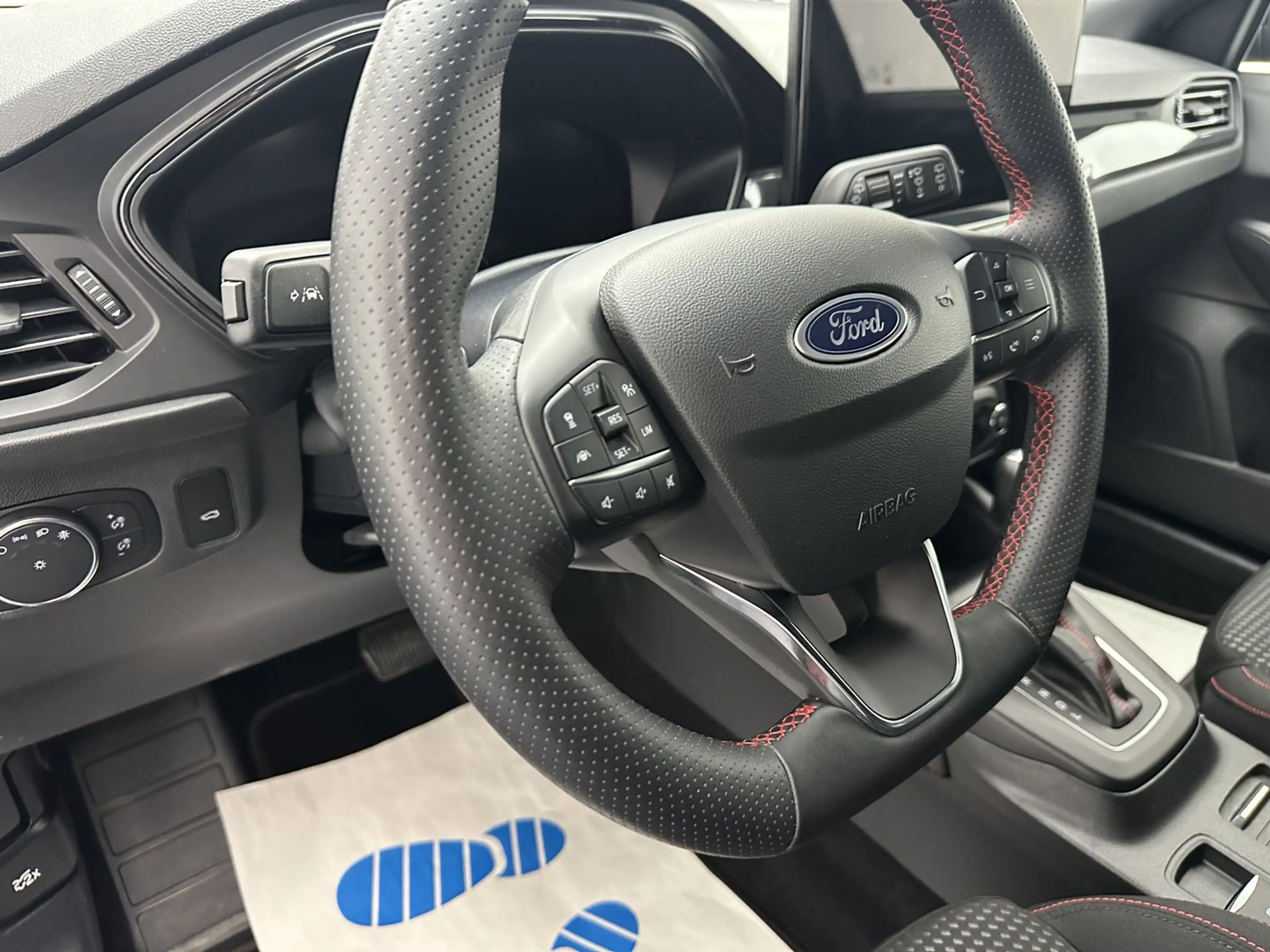 Ford Focus ST-Line X "1 HAND-NAVI-CAM-MULTI-PDC-LED" — photo 14