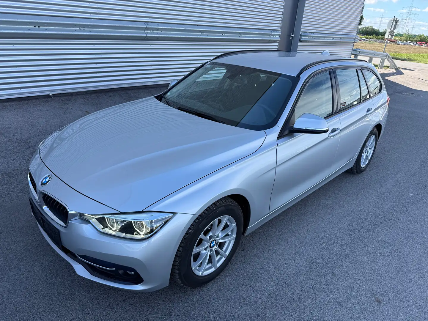 BMW 318 i Touring Sport Line ID:135 Silber - 1