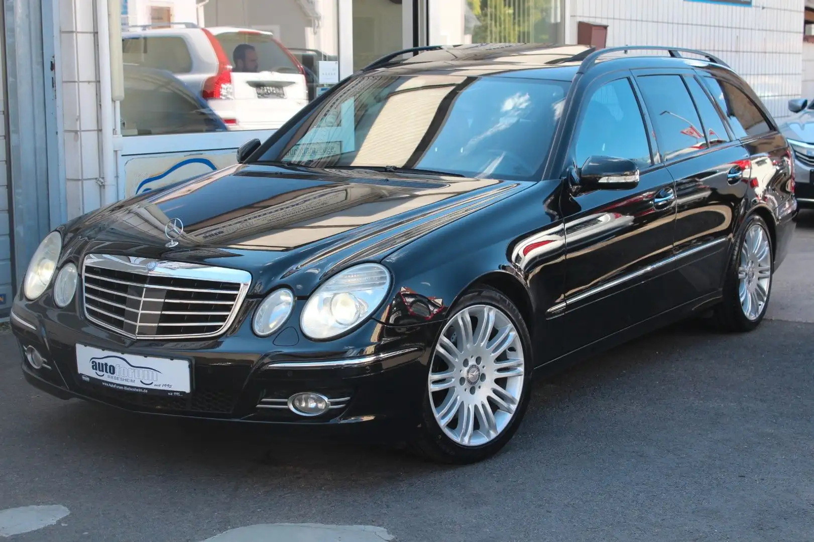 Mercedes-Benz E 350 T CGI Xenon*S-Dach*Distronic*HarmanKardon Zwart - 2