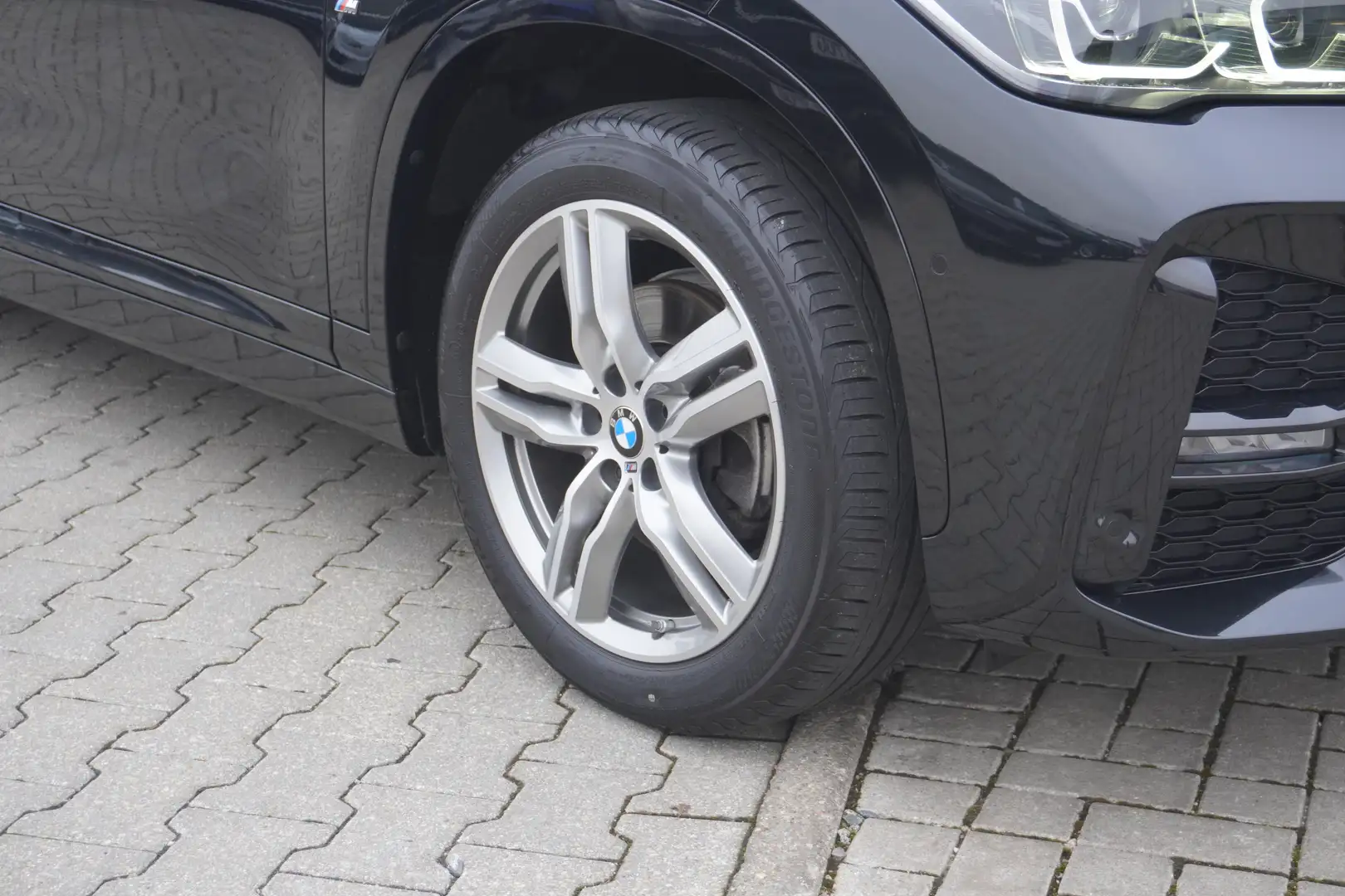 BMW X1 sDrive18d M Sport Automatik HeadUp Kamera Navi LED Schwarz - 2