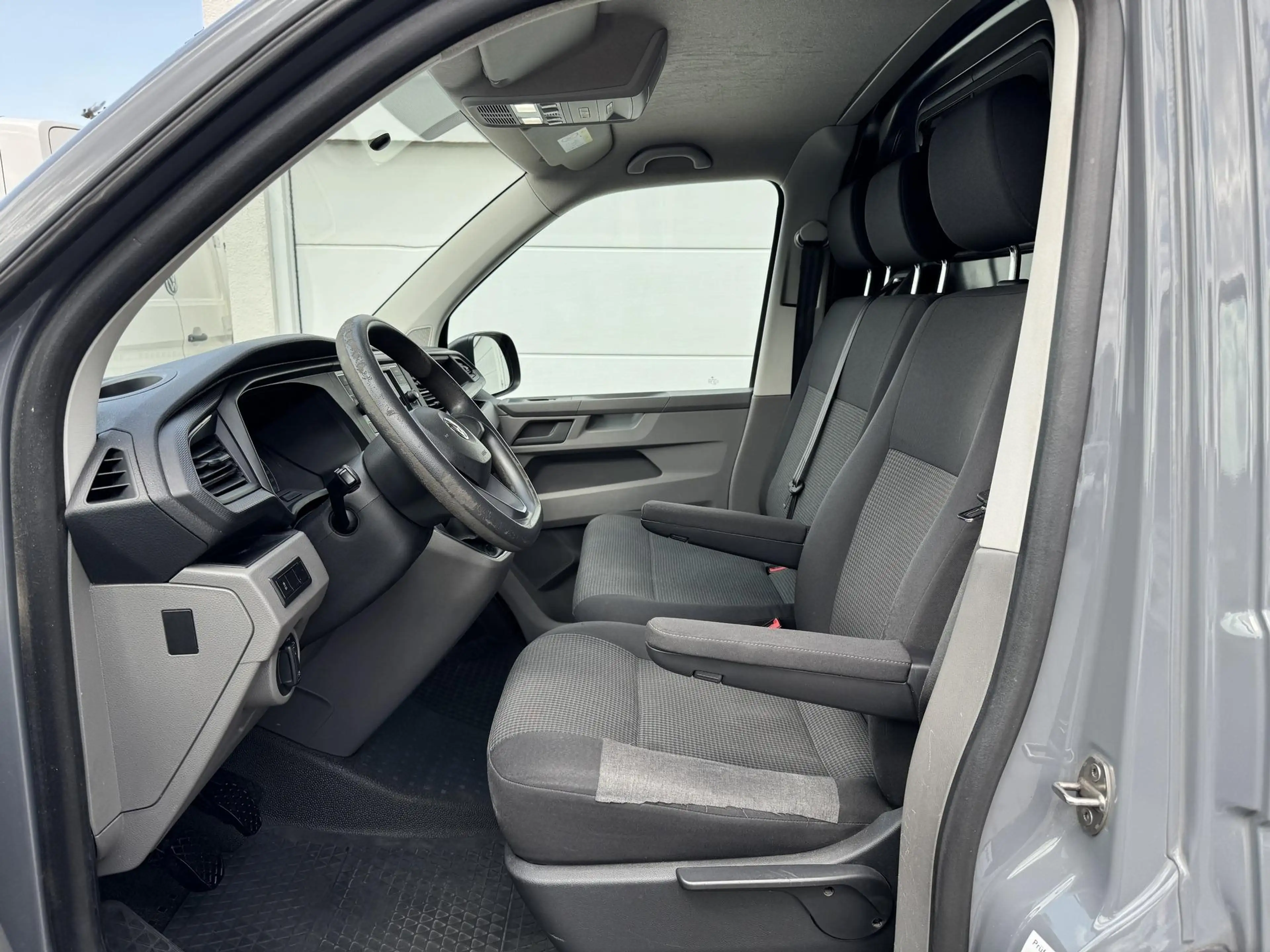 Volkswagen T6.1 Transporter 2.0 TDI 4MOTION App-Connect+PDC+Scheckheft! — photo 14