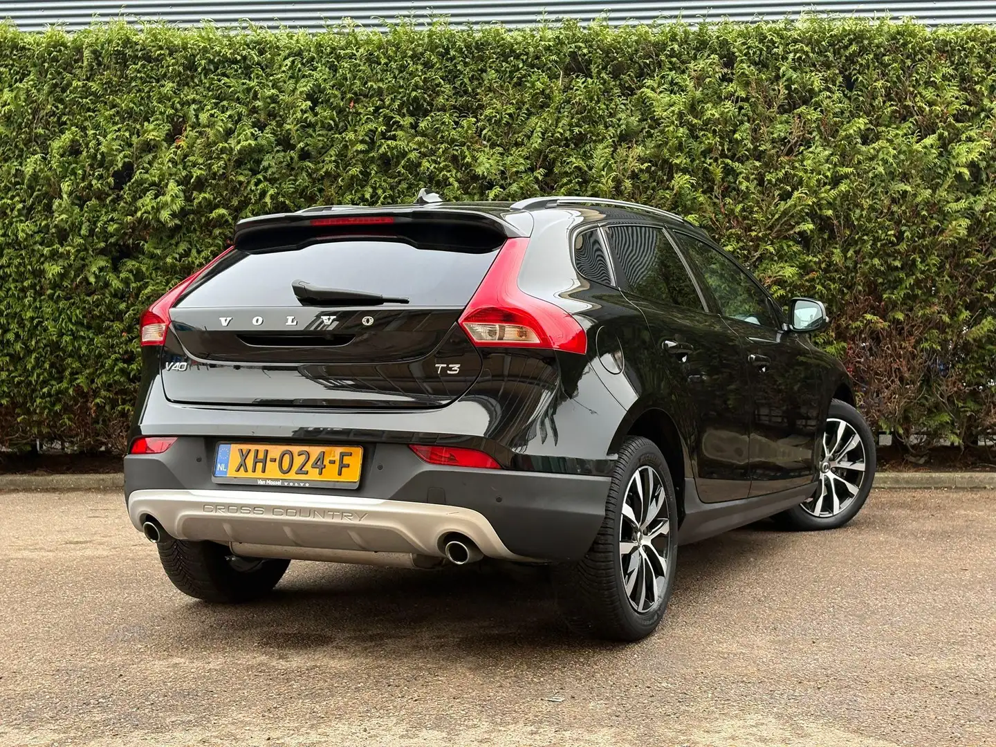 Volvo V40 Cross Country T3 Polar+ Luxury | Panoramadak | Leder | Memory | Zwart - 2