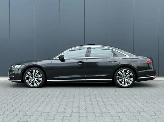Audi A8 view 9