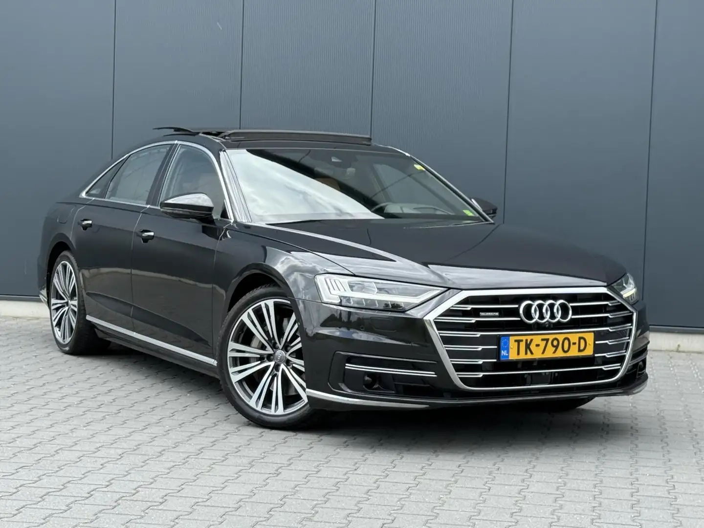 Audi A8 55 TFSI Quattro Pro Line Plus S-Line - Pano - Led Grijs - 2