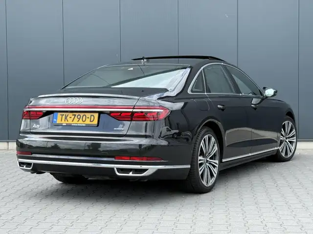 Audi A8 view 4