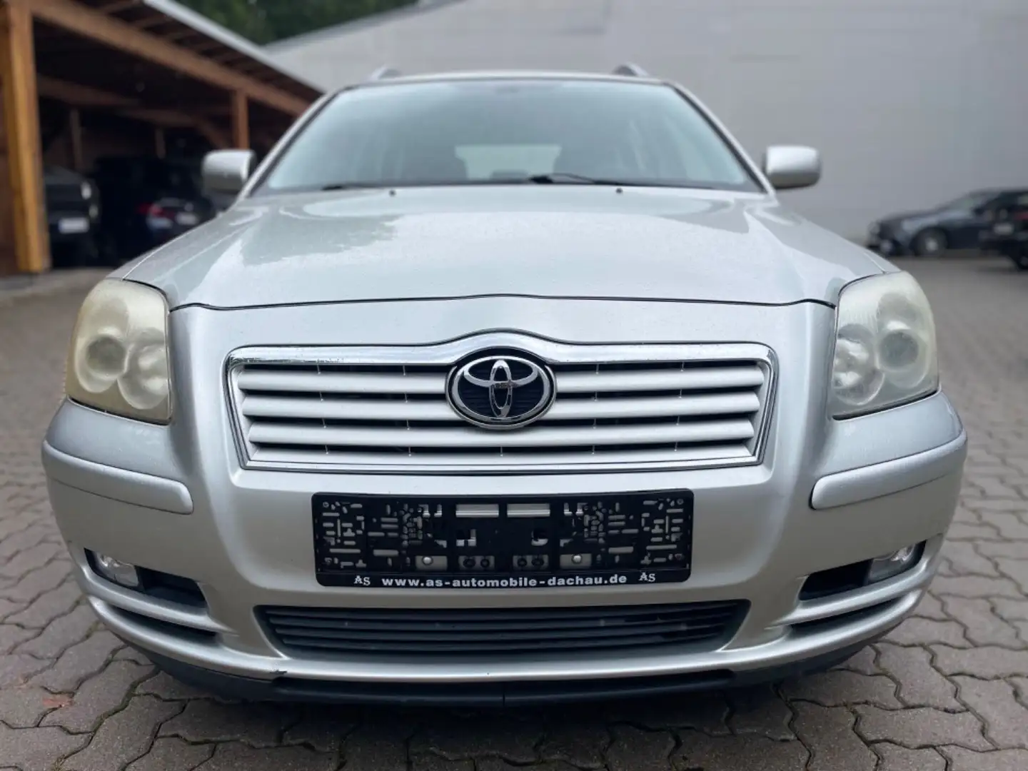 Toyota Avensis Combi Sol 2.0-l-D-4D Grau - 2