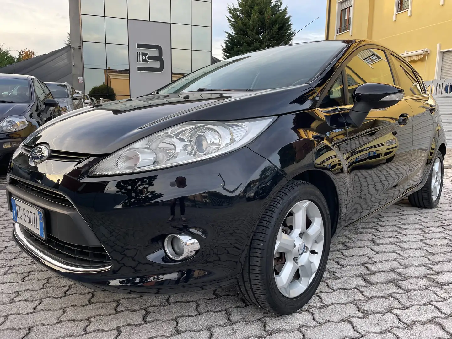 Ford Fiesta Fiesta 5p 1.2 Titanium NEOPATENTATI KM REALI !!! Noir - 1