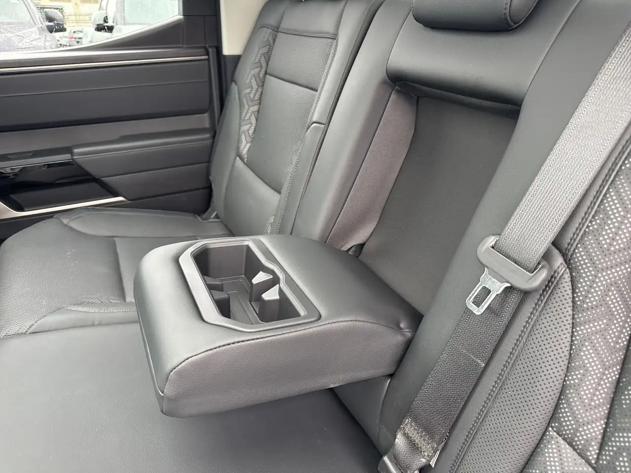 Toyota Tundra снимка Toyota Tundra