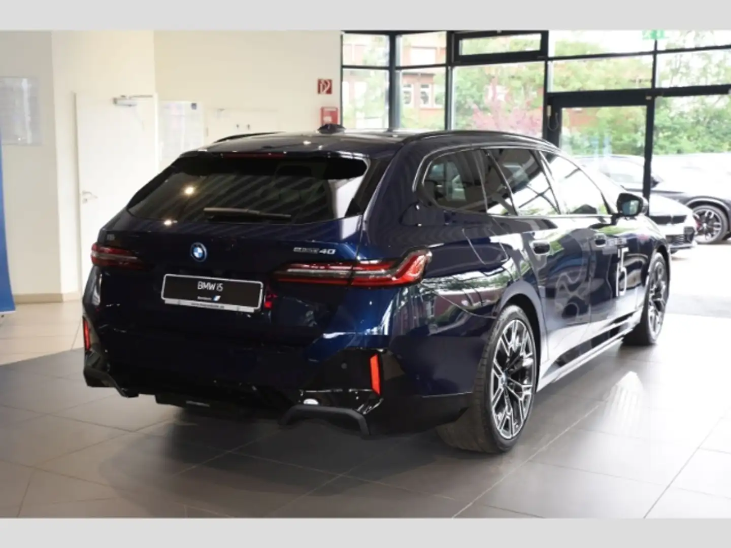 BMW i5 eDrive40 M Sport Pro AHK Navi H/K Pano Blau - 2