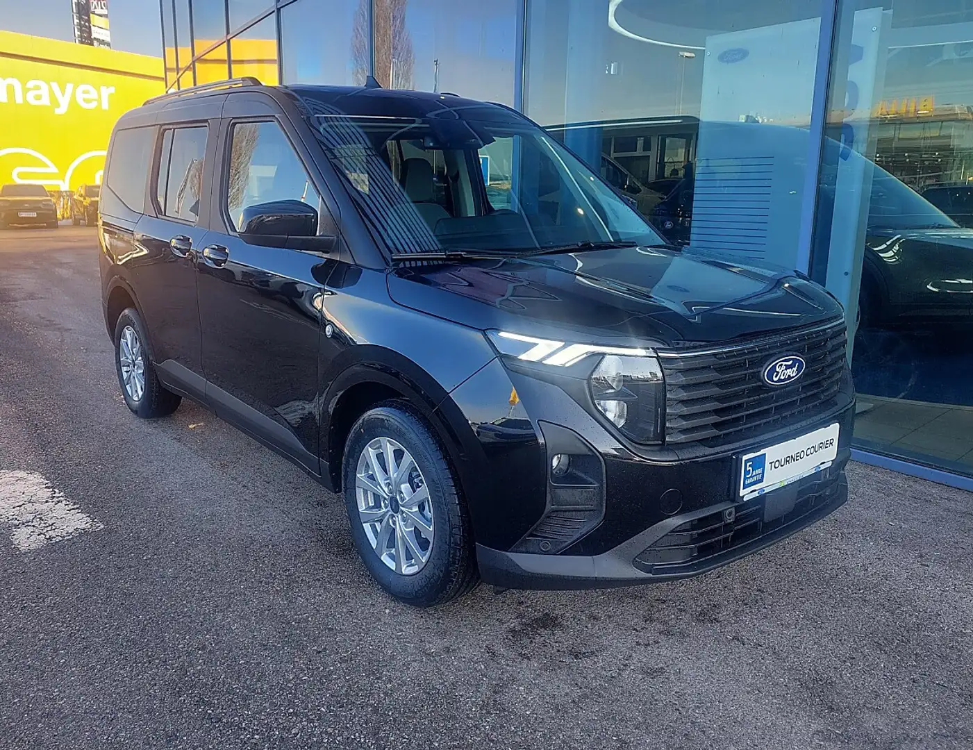 Ford Tourneo Courier Titanium 1.0L 125PS M6 FWD Schwarz - 1