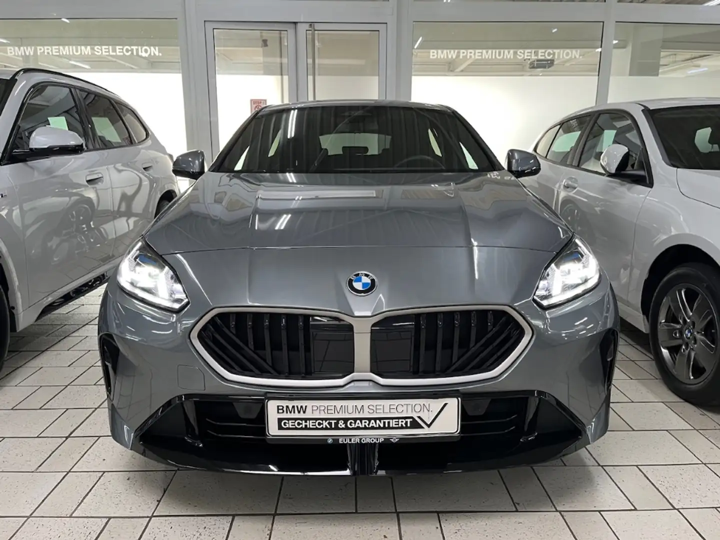 BMW 118 d F70 M Sport AHK ad.M-FW Durchlade Sonnenschutz S Gris - 2