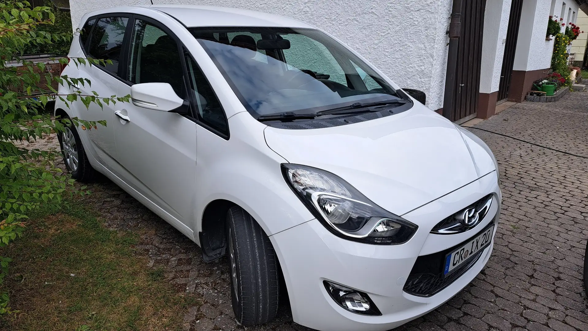 Hyundai iX20 ix20 1.6 CRDiComfort TÜV neu 8 fachbereift Alb - 1