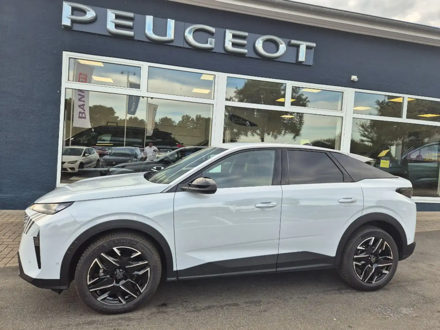 Peugeot 3008 Allure Hybrid 145 ACC+NAVI+360°CAM+SITZHZG. Weiß - 1