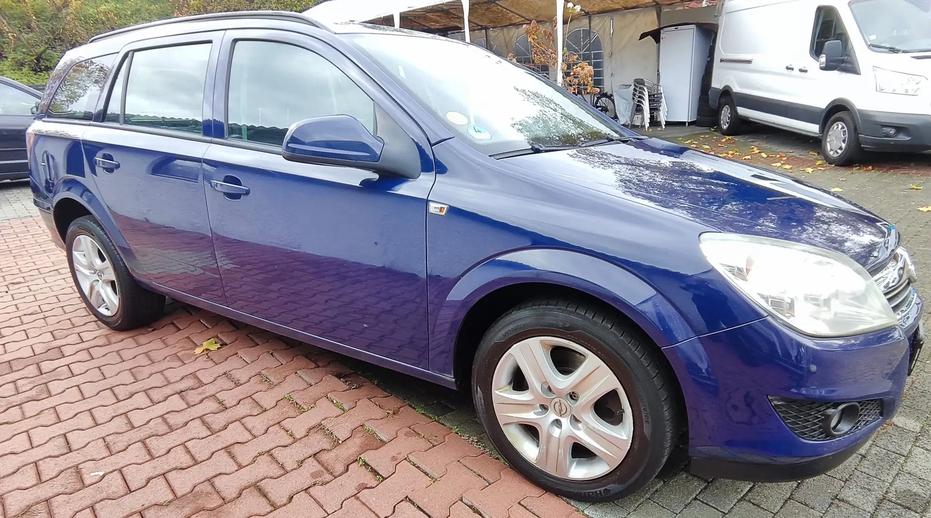 Opel Astra Edition Caravan AHK Blau - 1