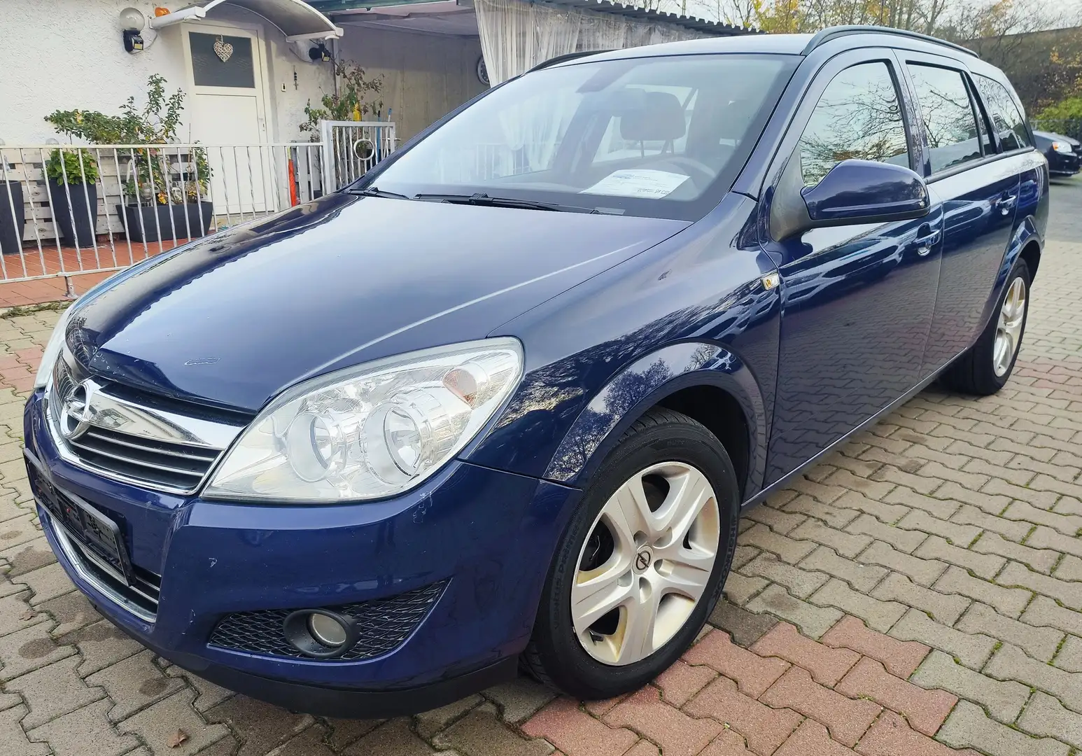 Opel Astra Edition Caravan AHK Bleu - 1
