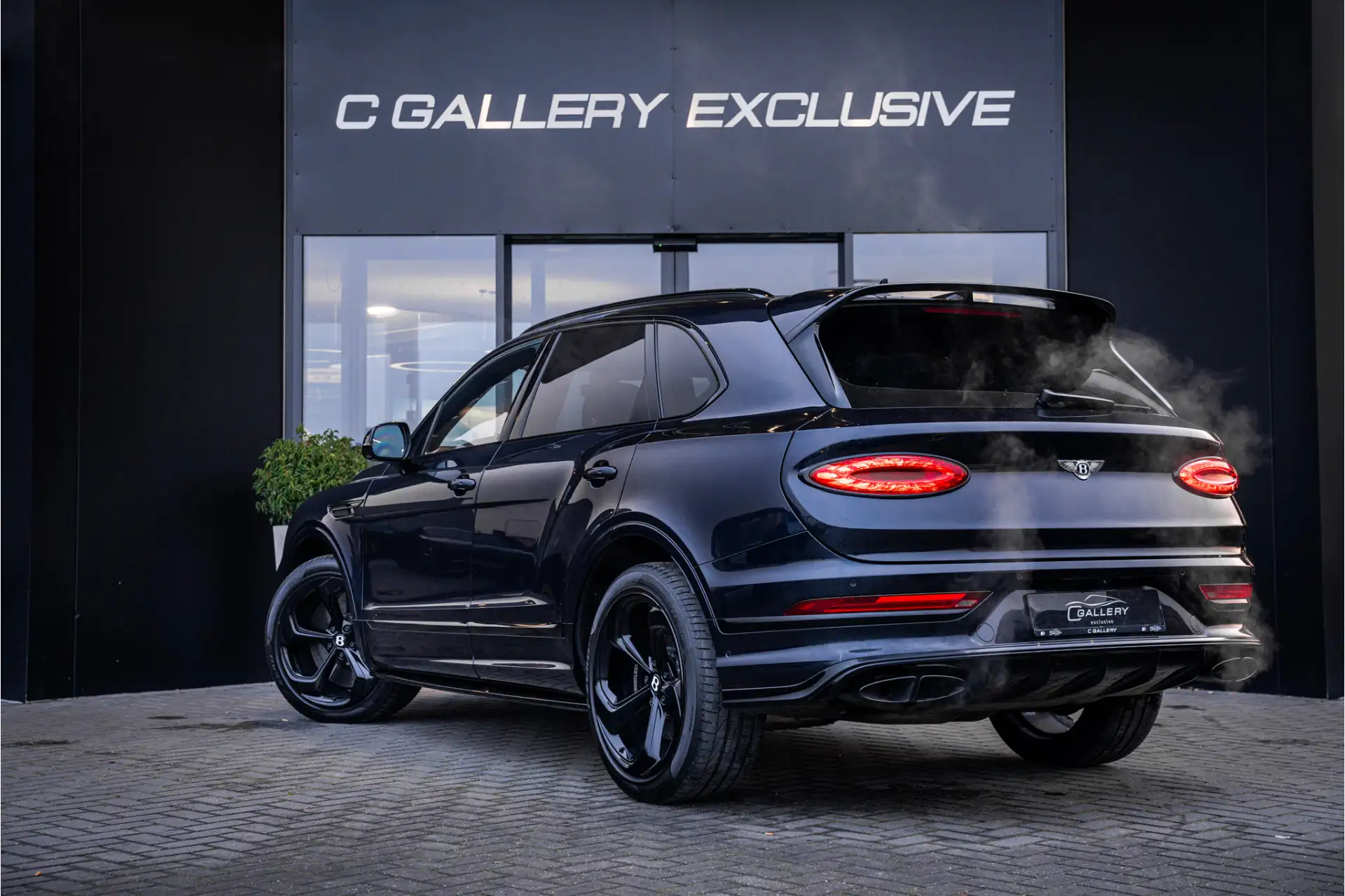 벤틀리 벤테이가 4.0 V8 2022 블랙 사진 5