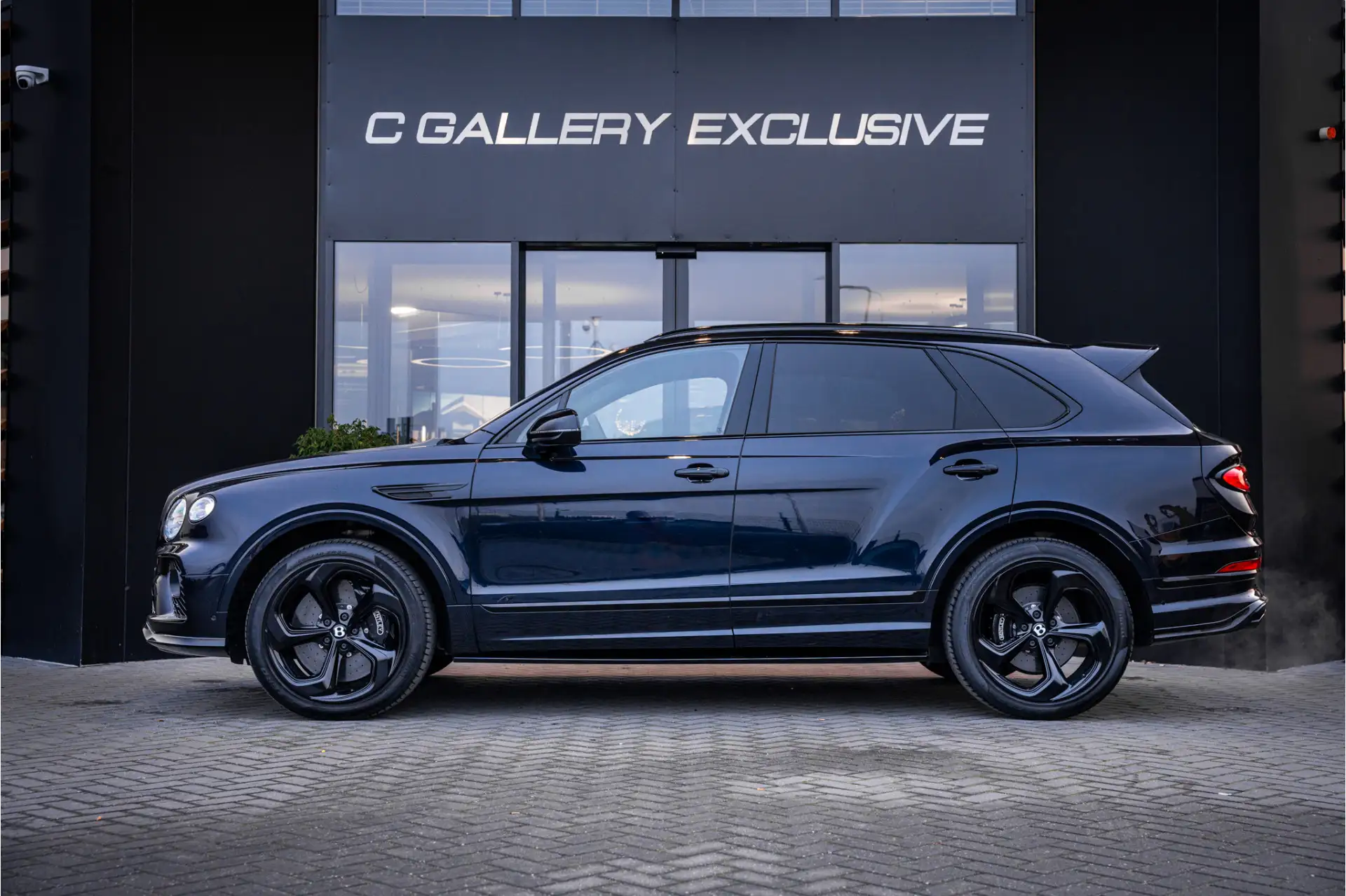 벤틀리 벤테이가 4.0 V8 2022 블랙 사진 4