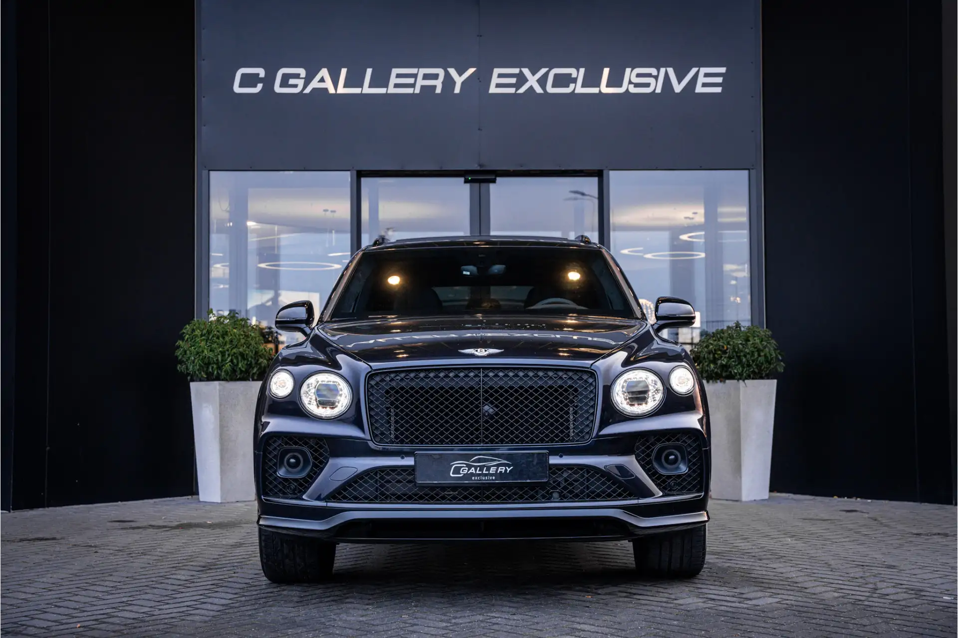 벤틀리 벤테이가 4.0 V8 2022 블랙 사진 2