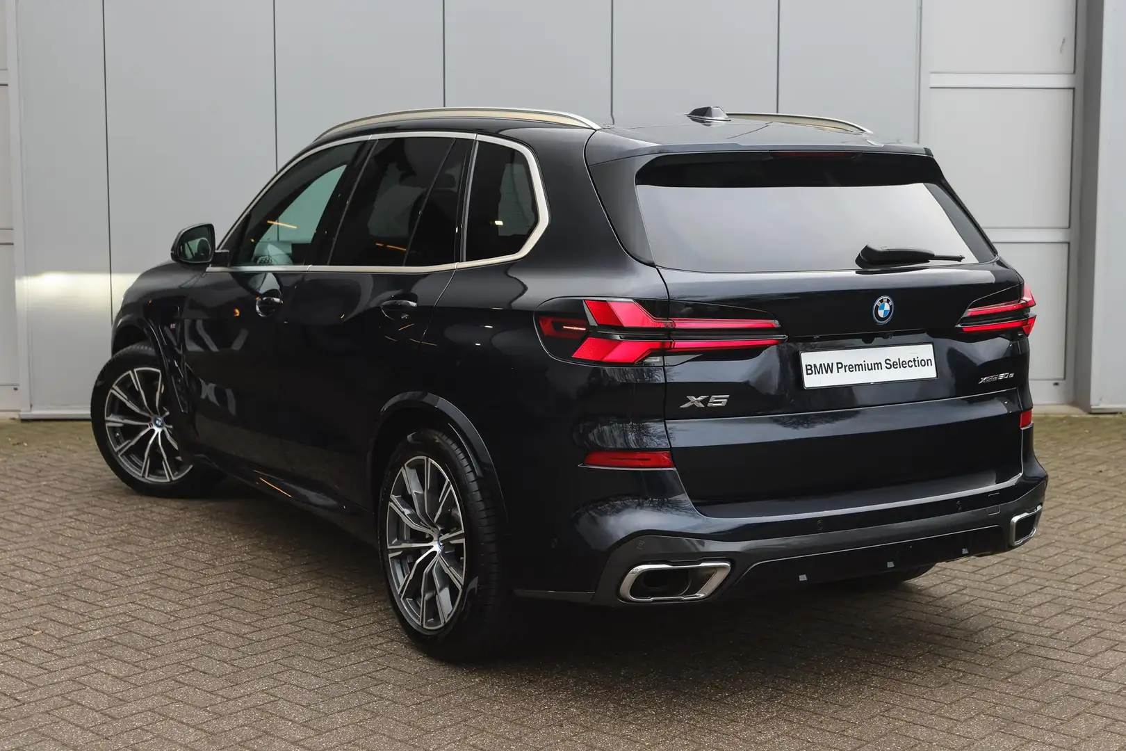 BMW X5 xDrive50e M Sport Automaat / Sportstoelen / Adapti Noir - 2