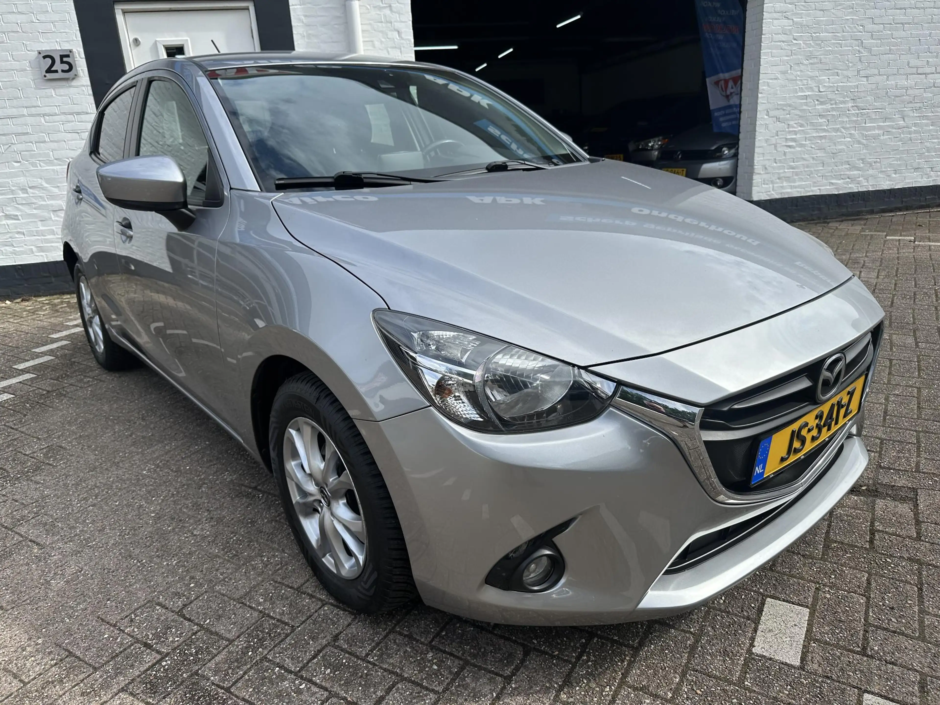 Mazda 2 1.5 Skyactiv-G GT-M Line /Nieuwe apk bij afleverin — photo 2