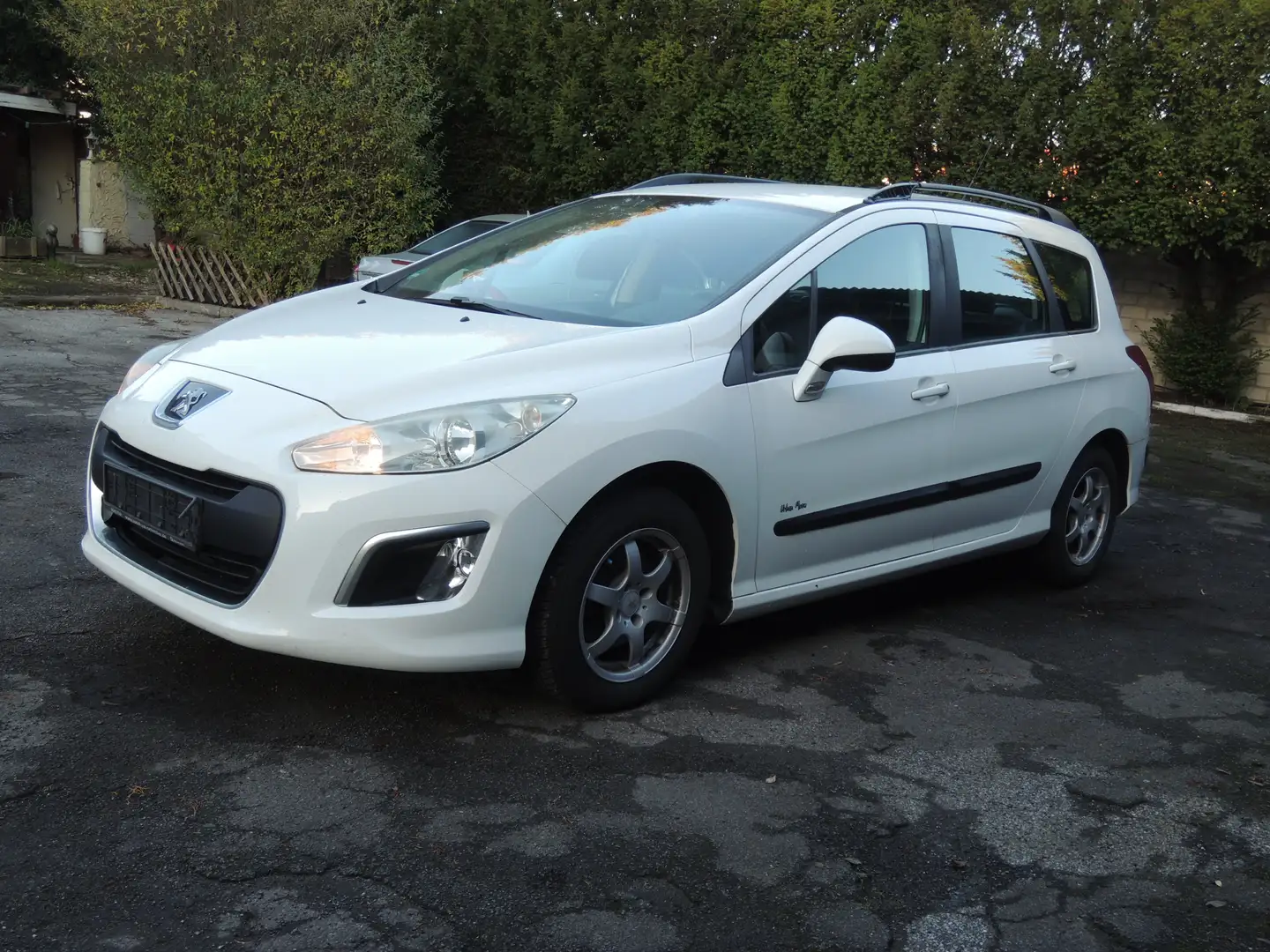 Peugeot 308 SW e-HDi FAP 110 Stop ( 2-hand ) Weiß - 1