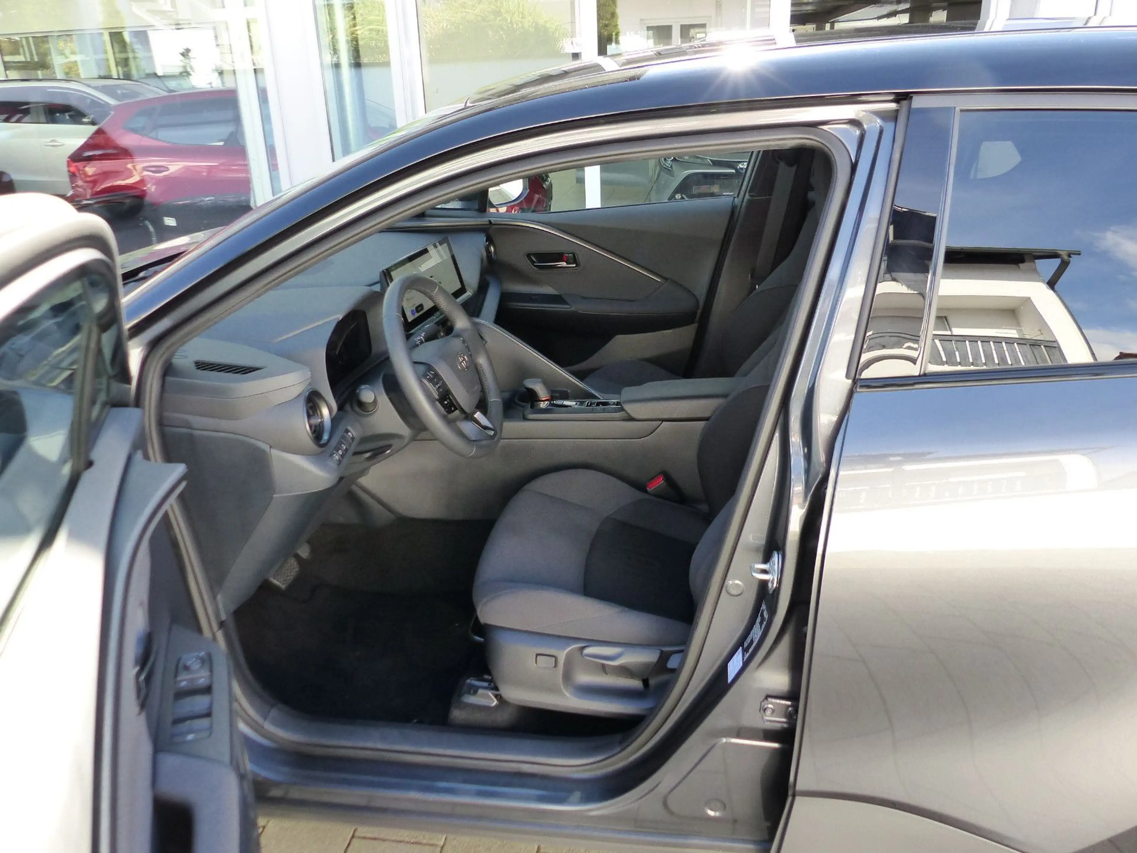 Toyota C-HR Plug-In Hybrid Teamplayer SHZ CarPlay CAM — photo 12