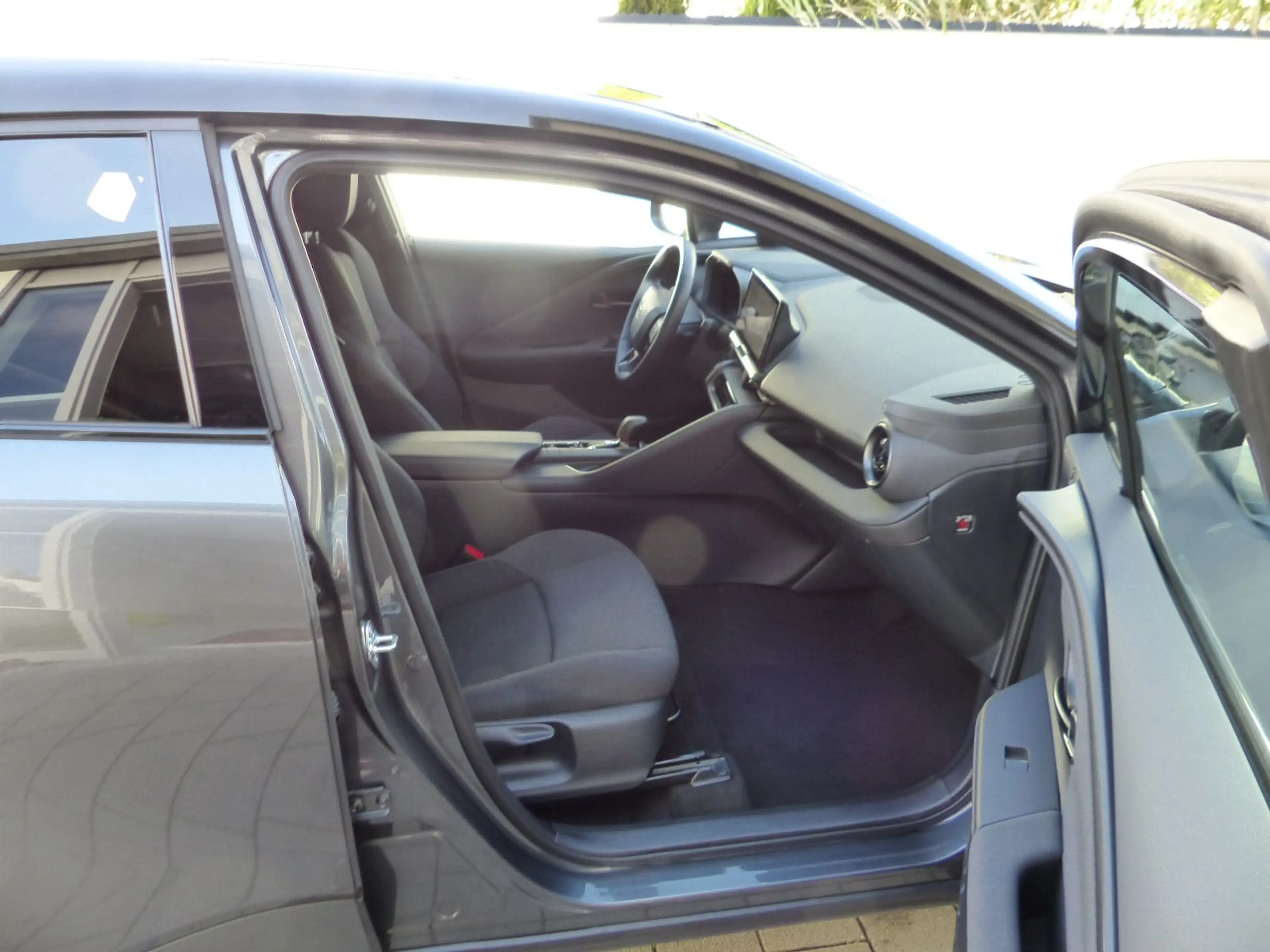 Toyota C-HR Plug-In Hybrid Teamplayer SHZ CarPlay CAM — photo 6