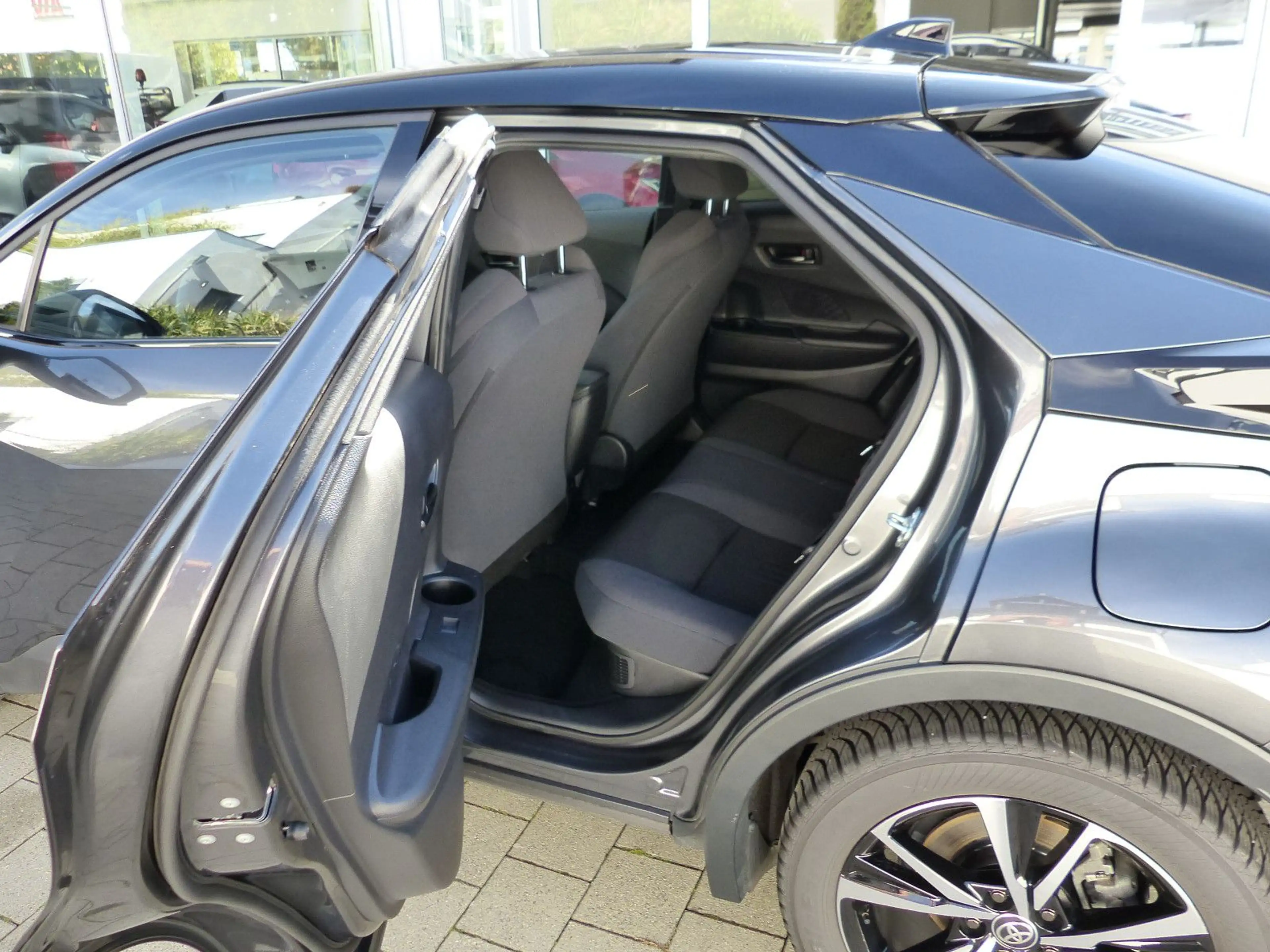 Toyota C-HR Plug-In Hybrid Teamplayer SHZ CarPlay CAM — photo 11