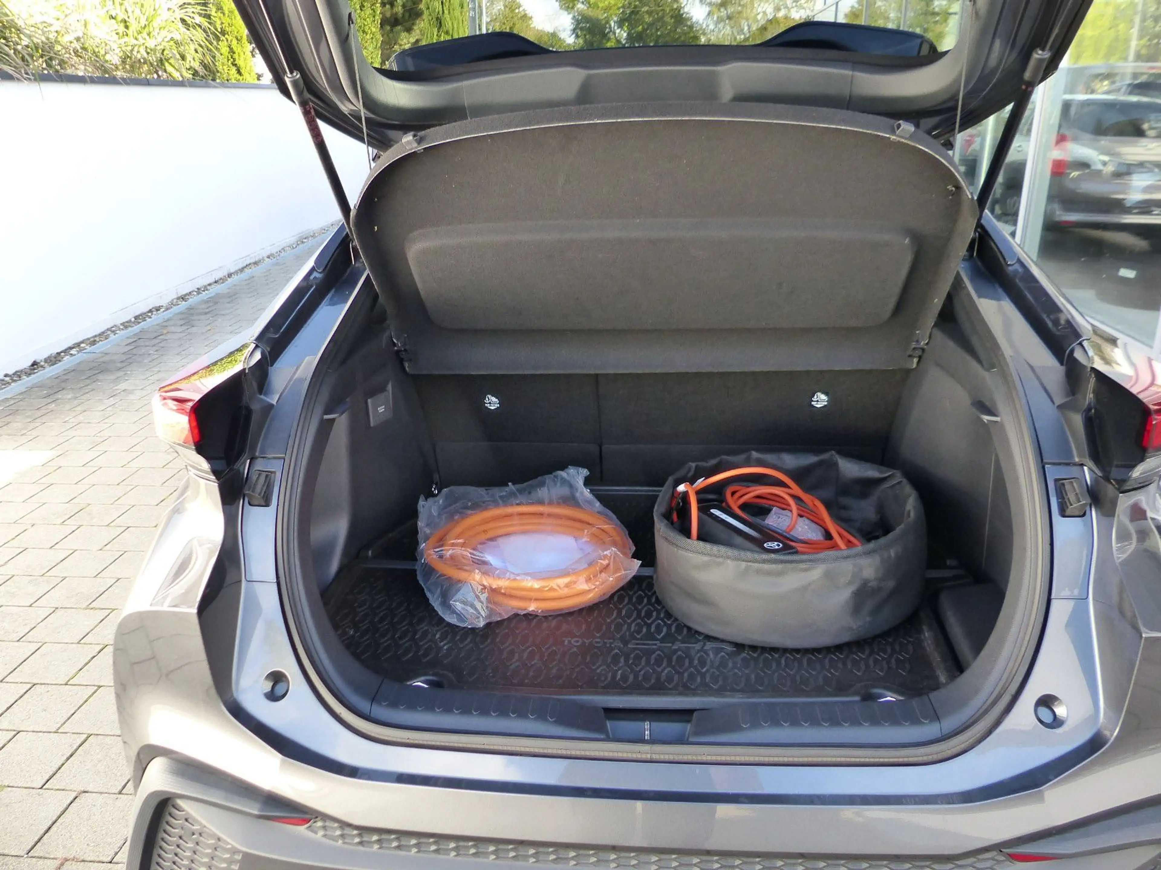 Toyota C-HR Plug-In Hybrid Teamplayer SHZ CarPlay CAM — photo 10