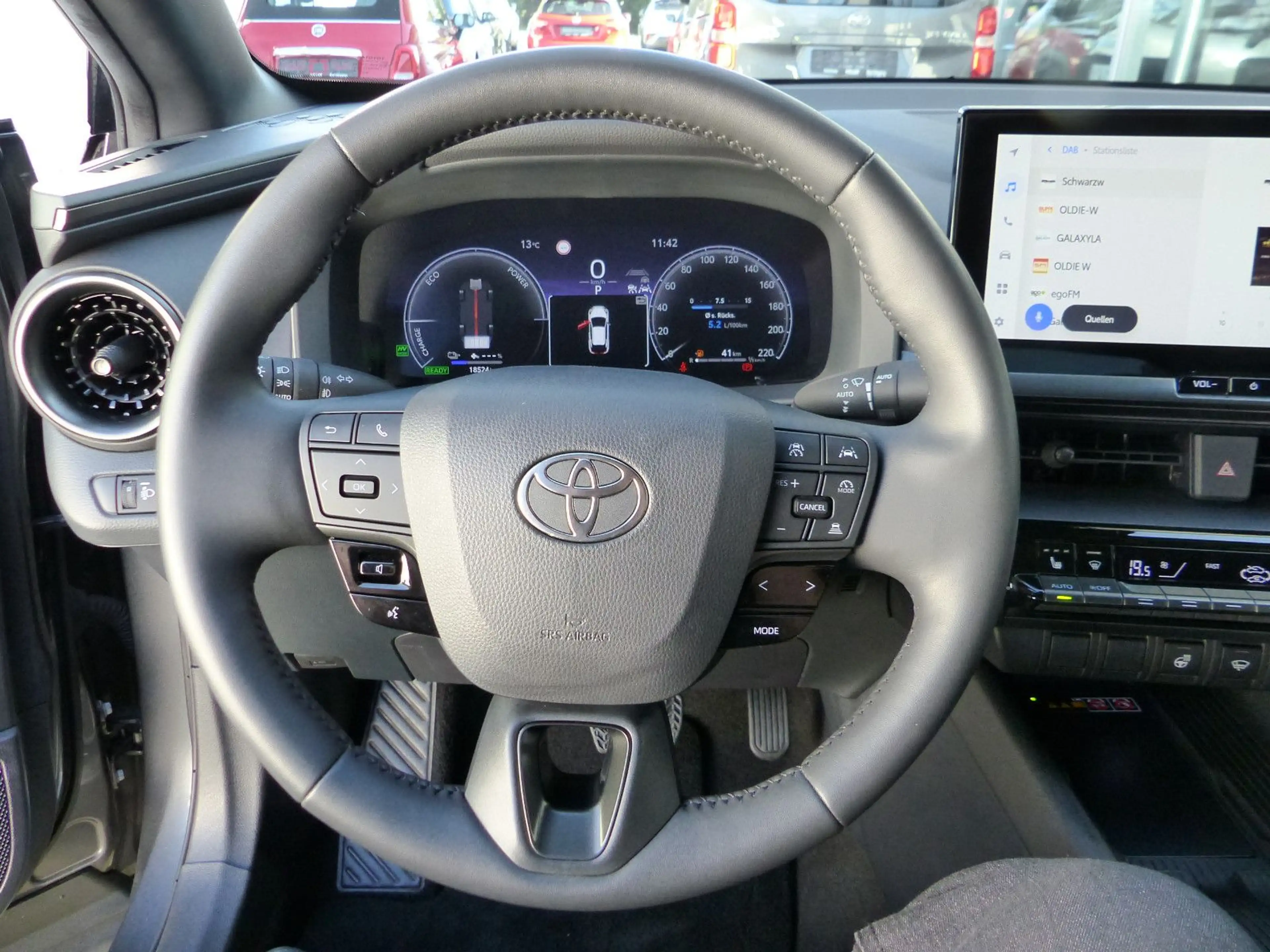 Toyota C-HR Plug-In Hybrid Teamplayer SHZ CarPlay CAM — photo 13