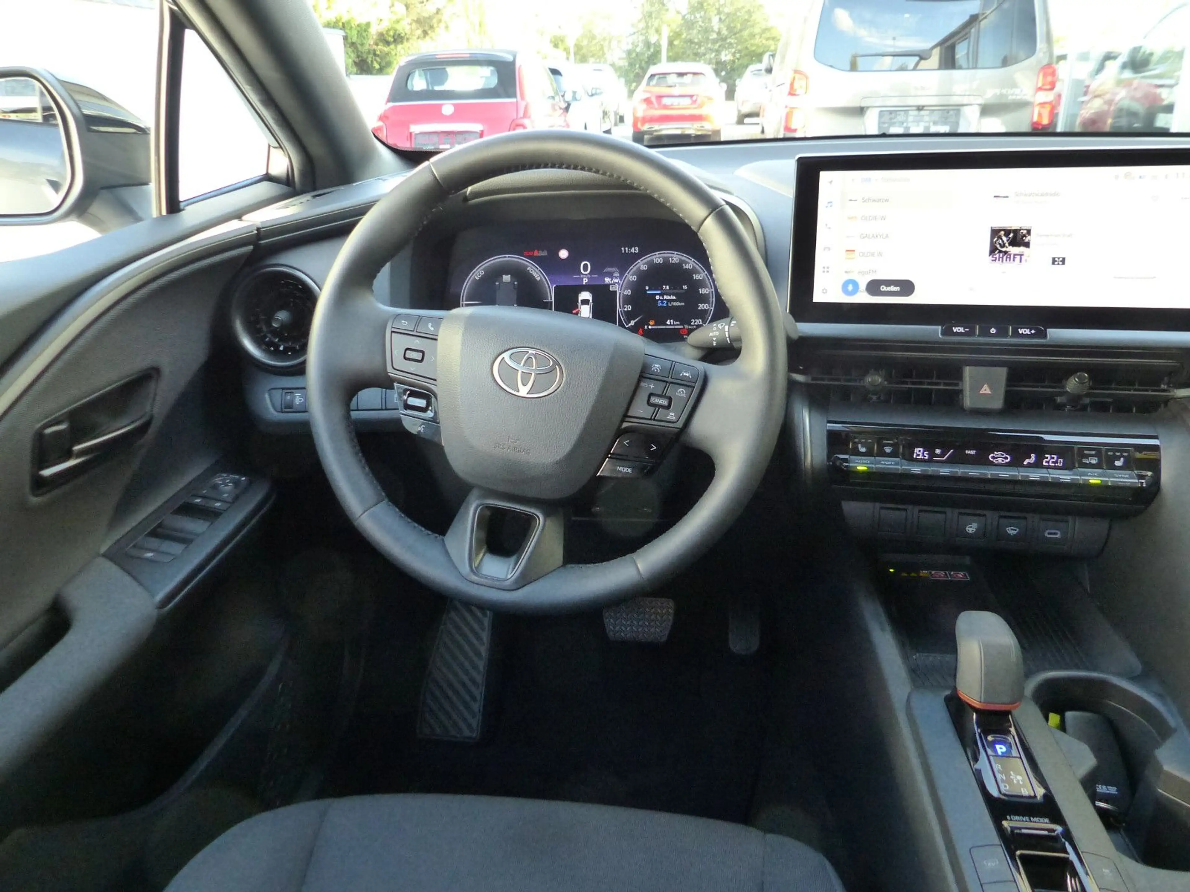 Toyota C-HR Plug-In Hybrid Teamplayer SHZ CarPlay CAM — photo 9