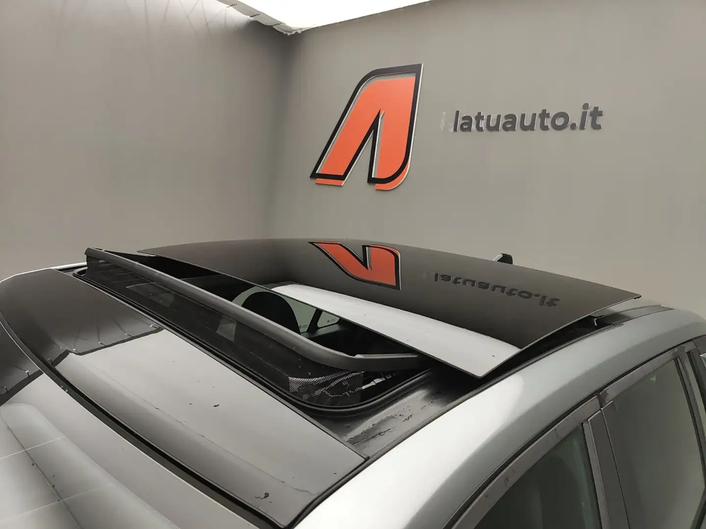 Jeep Avenger 1.2 T 100CV ALTITUDE Grau - 2