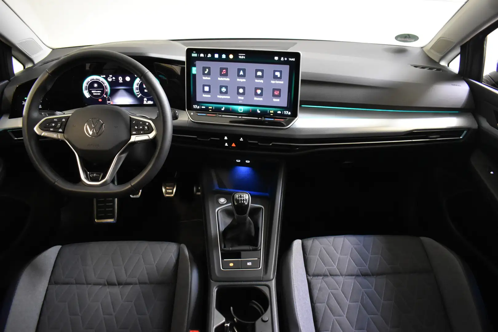 Volkswagen Golf 1.5 TSI LIFE VIRTUAL/NAVI/TREKHAAK *** Grijs - 2
