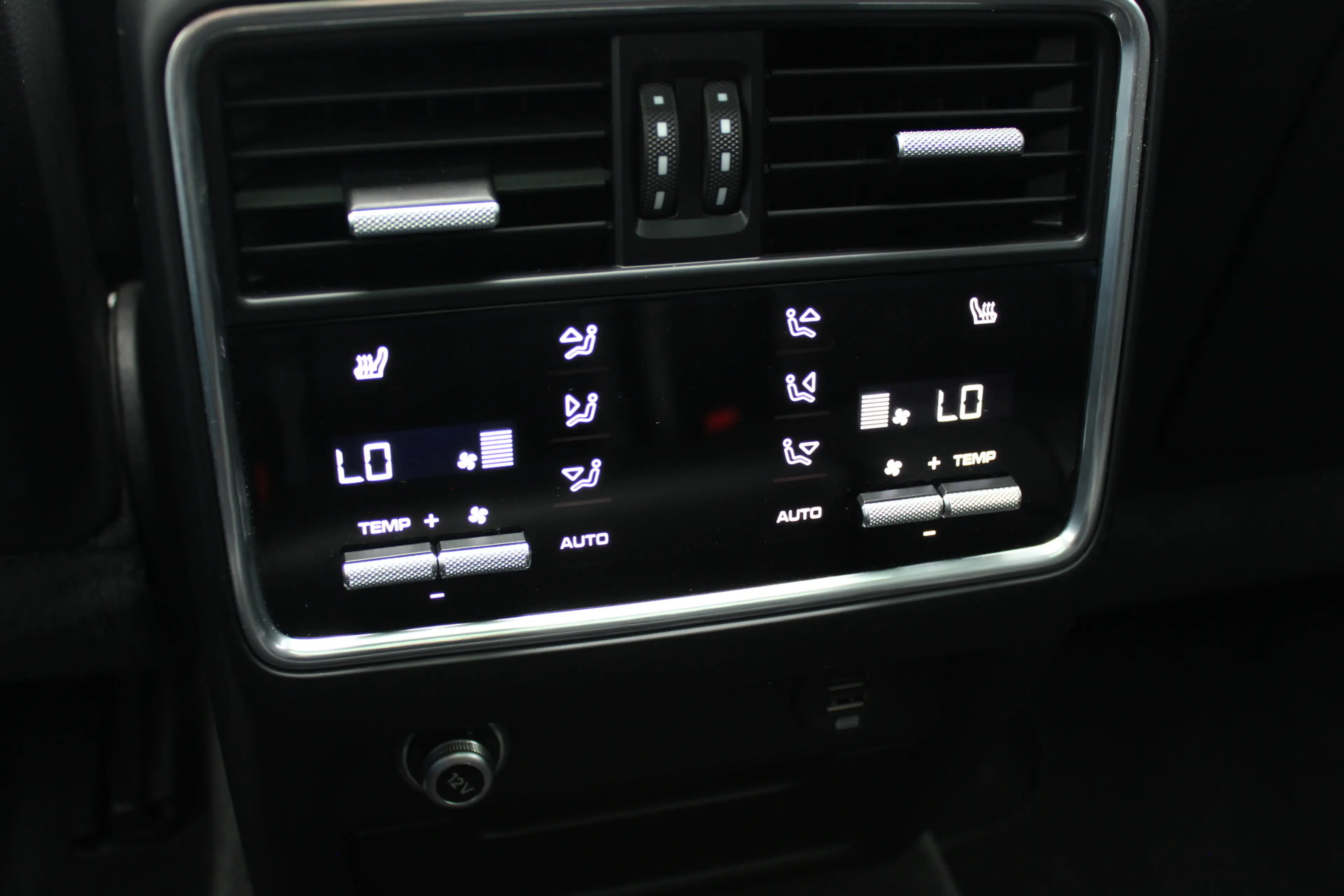 Porsche Cayenne 3.0 E-Hybrid / Panoramadak / 360Camera / Achterasb — photo 28