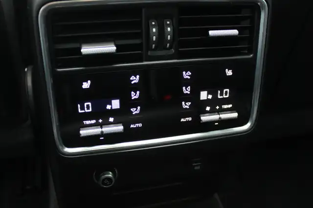 Porsche Cayenne view 28
