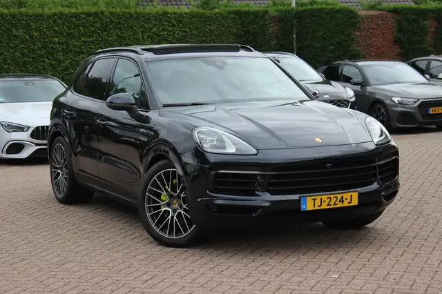 2018 Porsche Cayenne in Blue for sale