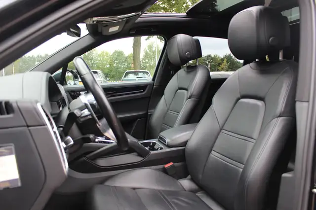 Porsche Cayenne view 4