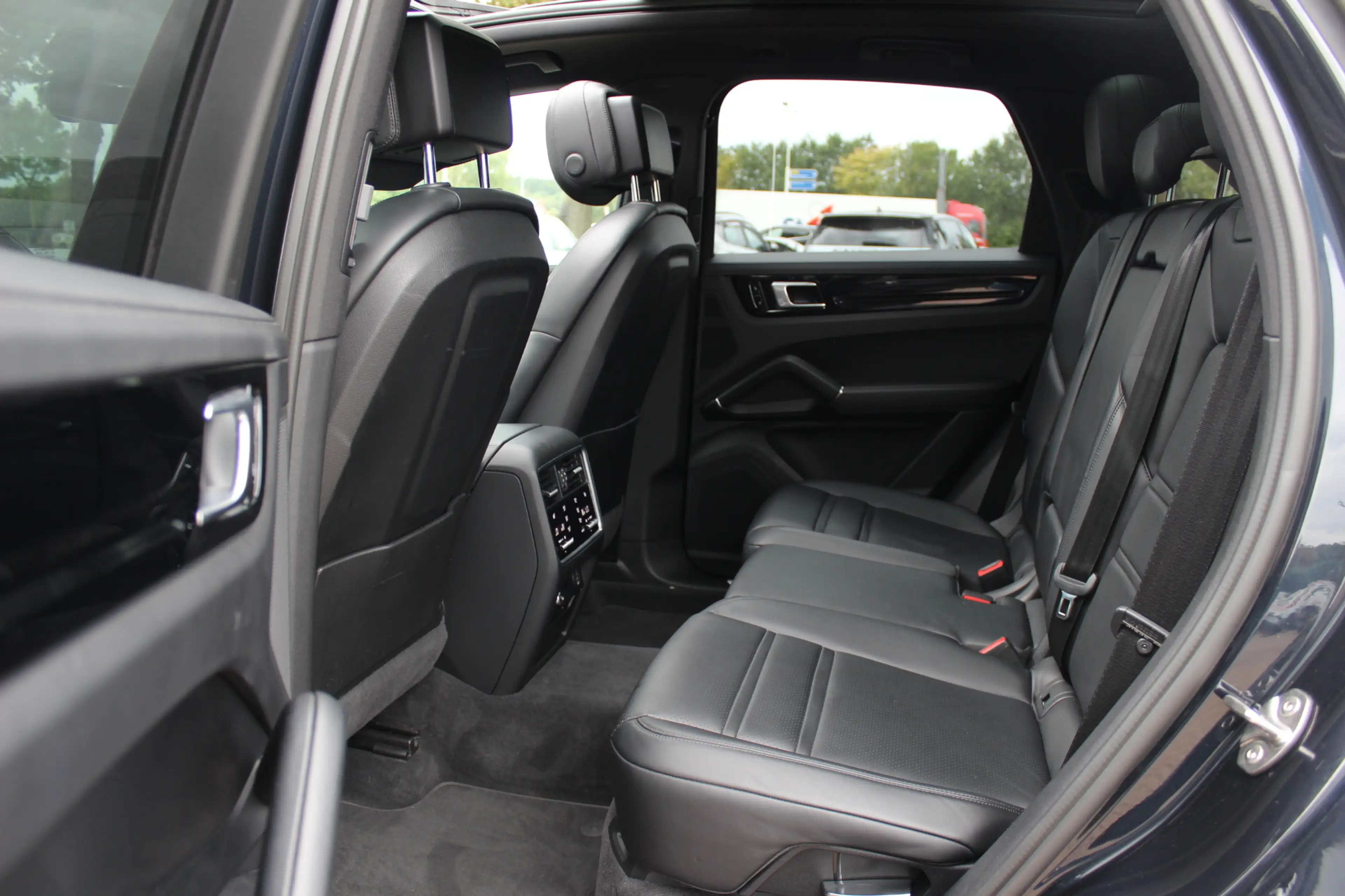 Porsche Cayenne 3.0 E-Hybrid / Panoramadak / 360Camera / Achterasb — photo 11
