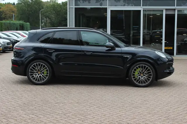 Porsche Cayenne view 5