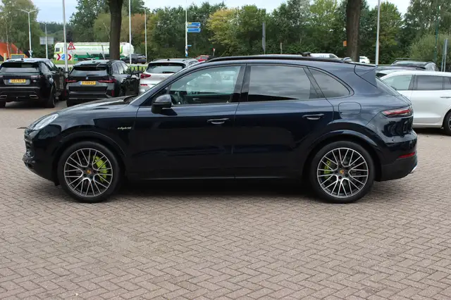 Porsche Cayenne view 7