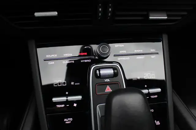 Porsche Cayenne view 26
