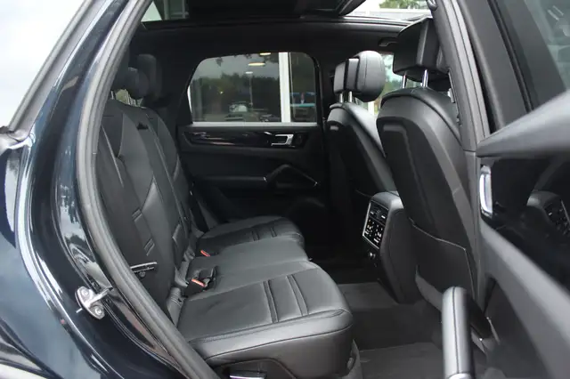 Porsche Cayenne view 12