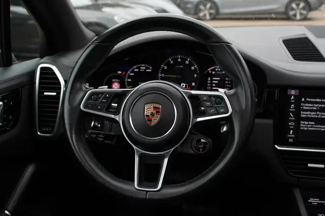 Porsche Cayenne view 17